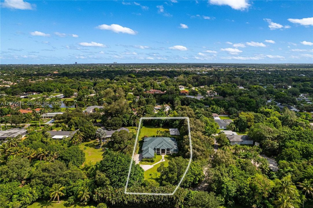 For Sale: $1,850,000 (5 beds, 4 baths, 4291 Square Feet)