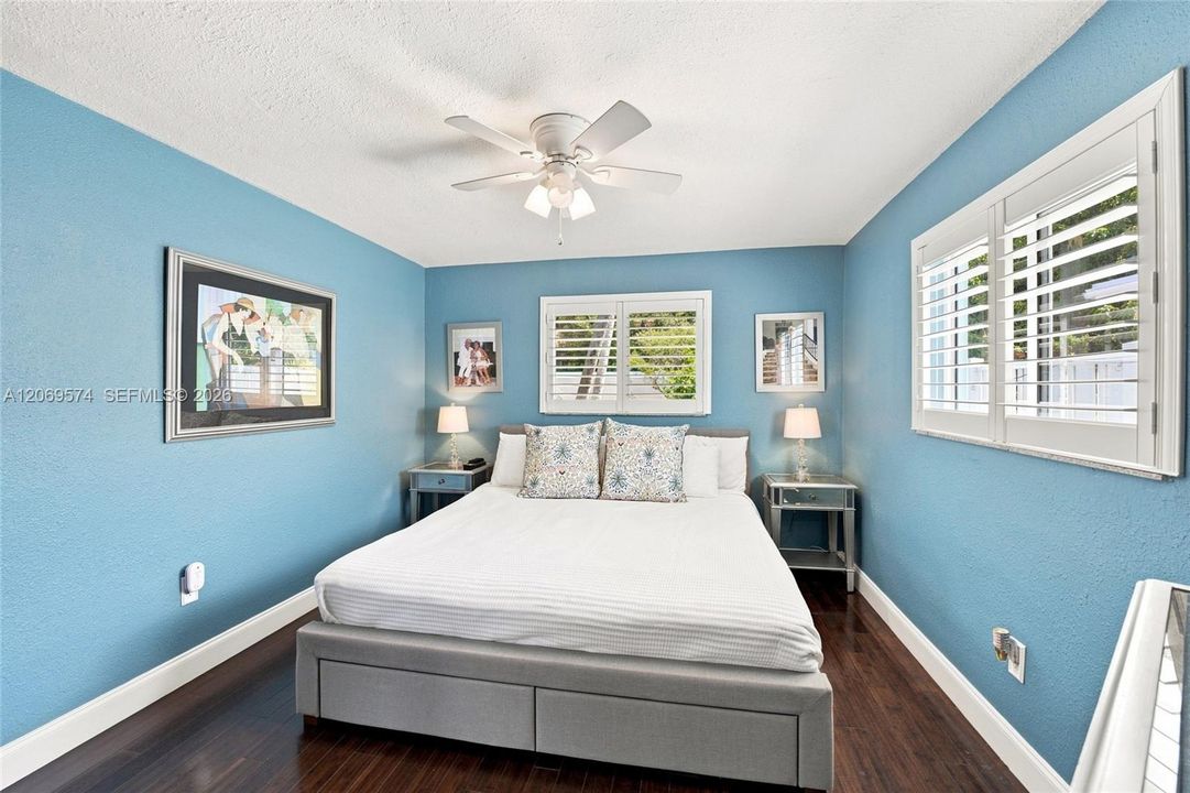 For Sale: $500,000 (2 beds, 2 baths, 1047 Square Feet)