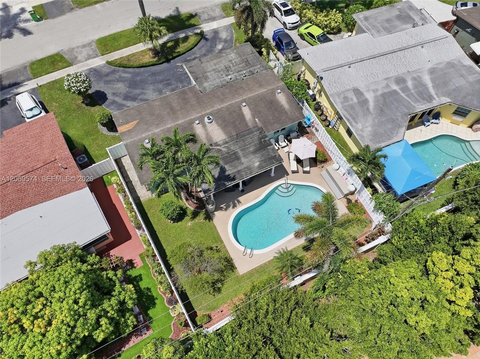 For Sale: $500,000 (2 beds, 2 baths, 1047 Square Feet)