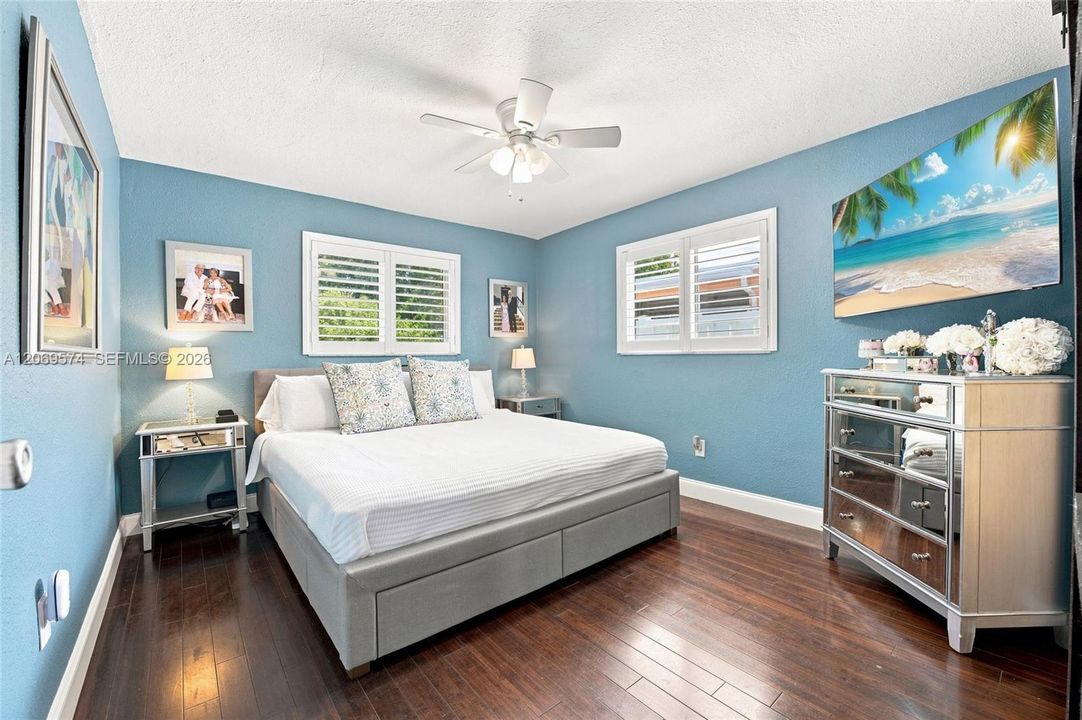 For Sale: $500,000 (2 beds, 2 baths, 1047 Square Feet)