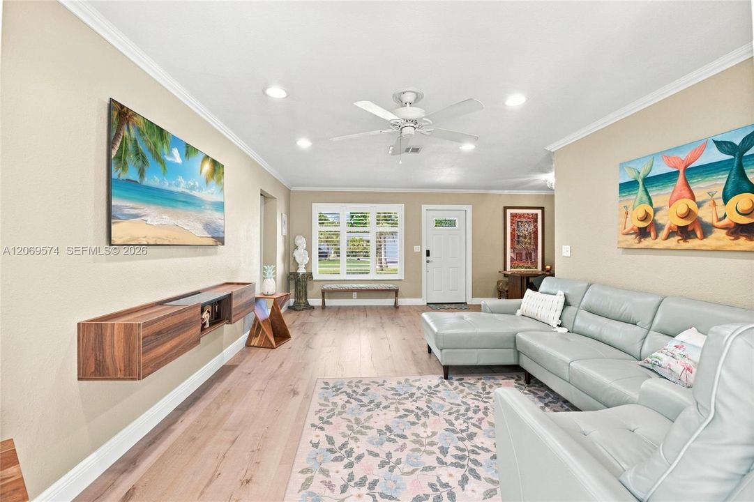 For Sale: $500,000 (2 beds, 2 baths, 1047 Square Feet)