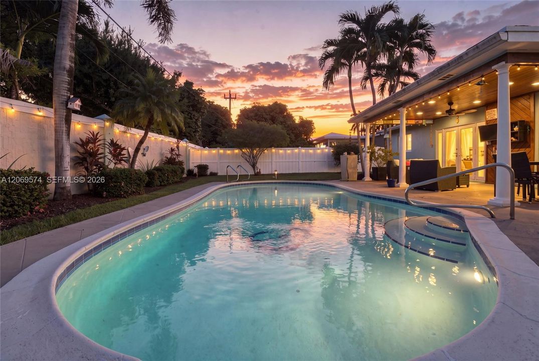 For Sale: $500,000 (2 beds, 2 baths, 1047 Square Feet)