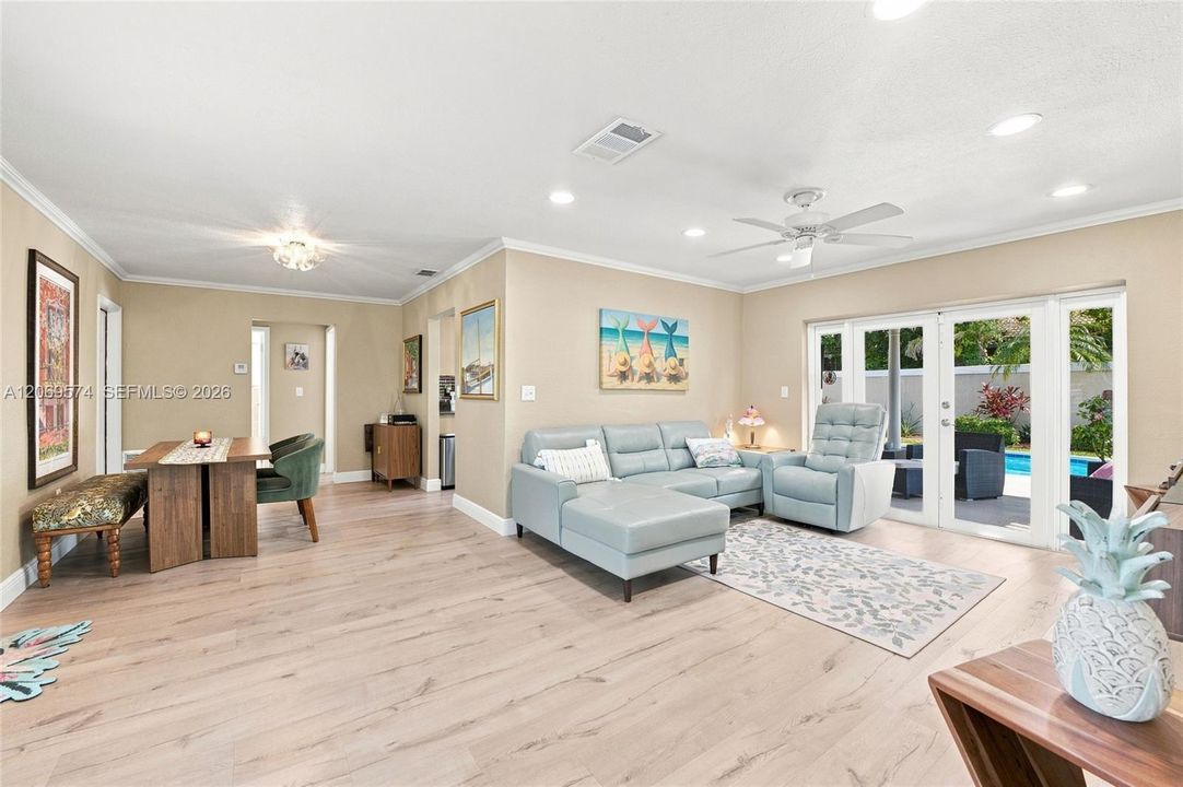 For Sale: $500,000 (2 beds, 2 baths, 1047 Square Feet)