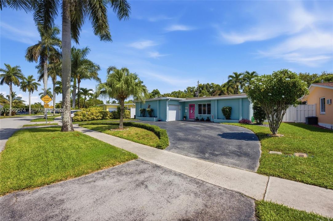 For Sale: $500,000 (2 beds, 2 baths, 1047 Square Feet)