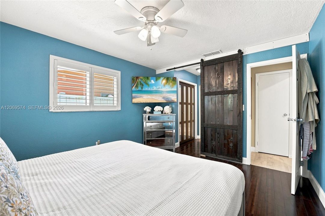 For Sale: $500,000 (2 beds, 2 baths, 1047 Square Feet)