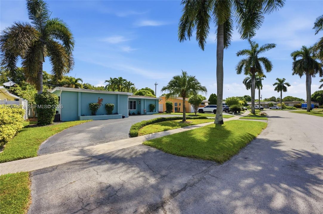 For Sale: $500,000 (2 beds, 2 baths, 1047 Square Feet)