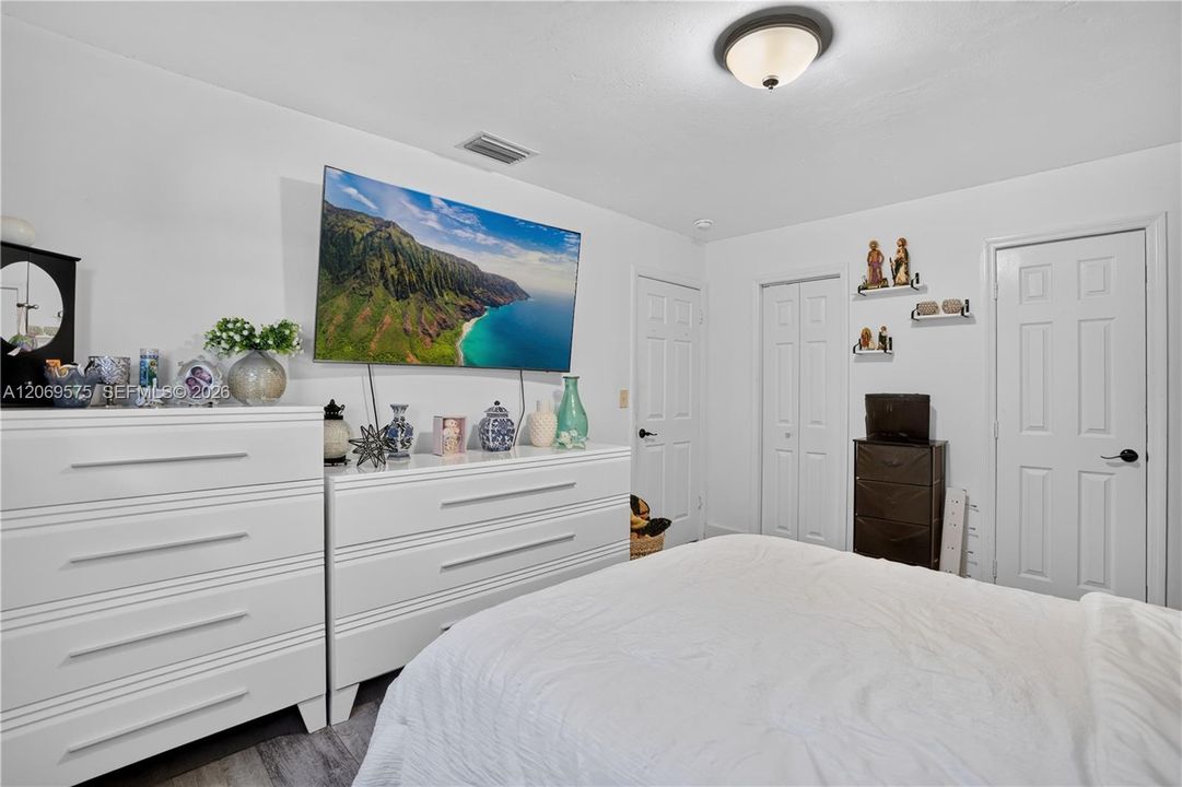 For Sale: $730,000 (5 beds, 3 baths, 2255 Square Feet)