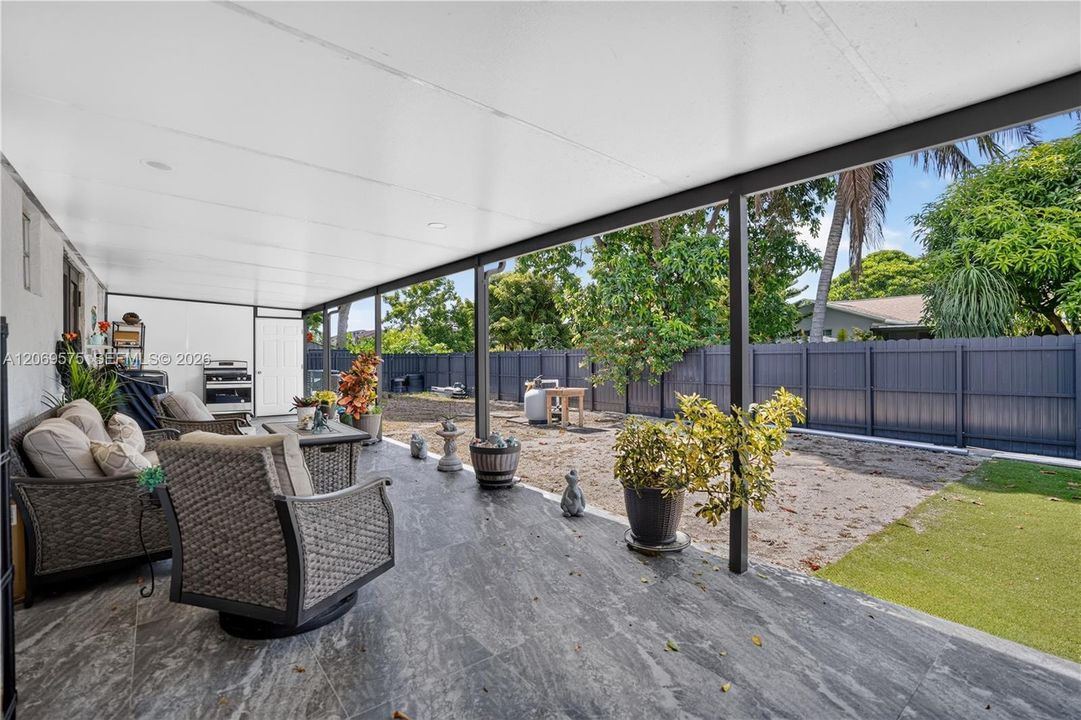 For Sale: $730,000 (5 beds, 3 baths, 2255 Square Feet)
