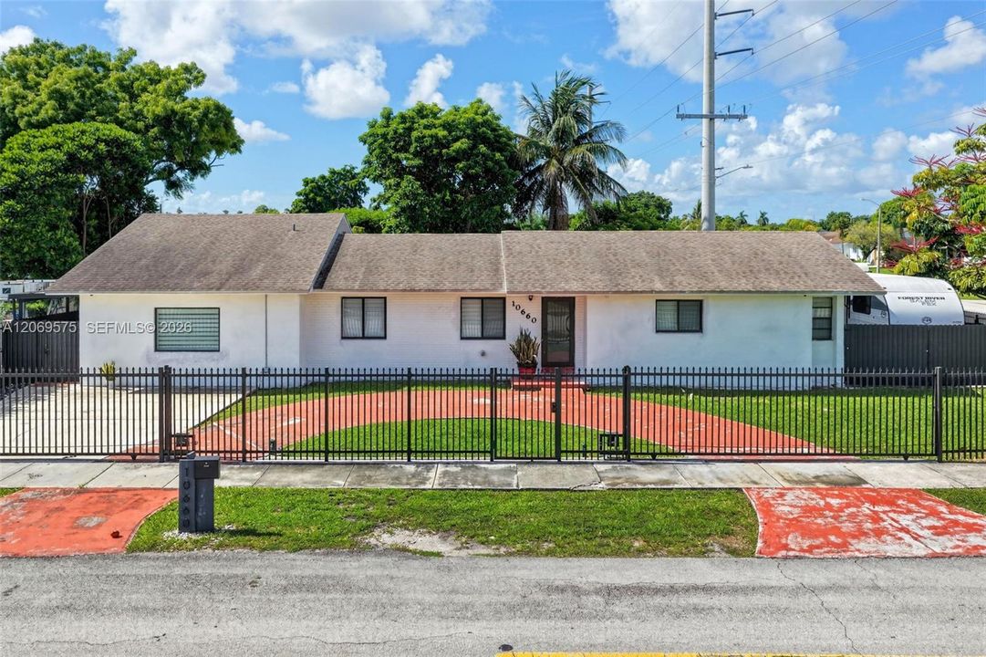 For Sale: $730,000 (5 beds, 3 baths, 2255 Square Feet)