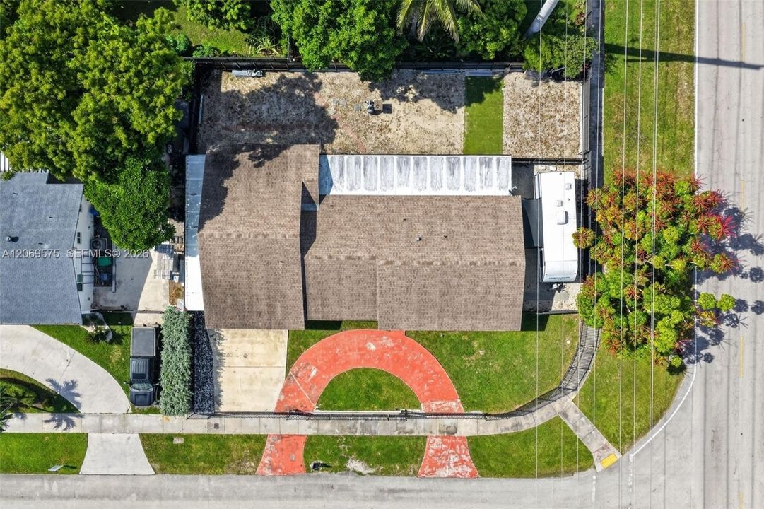 For Sale: $730,000 (5 beds, 3 baths, 2255 Square Feet)