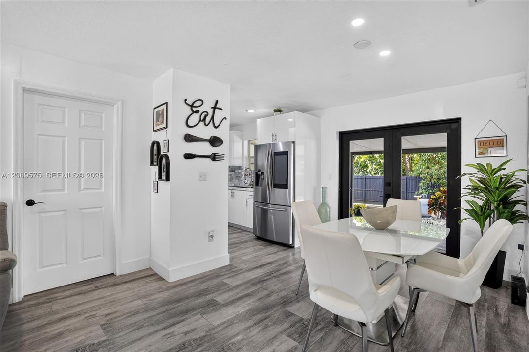 For Sale: $730,000 (5 beds, 3 baths, 2255 Square Feet)