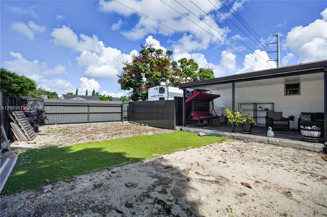 For Sale: $730,000 (5 beds, 3 baths, 2255 Square Feet)