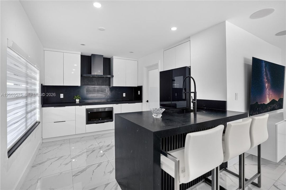 For Sale: $730,000 (5 beds, 3 baths, 2255 Square Feet)