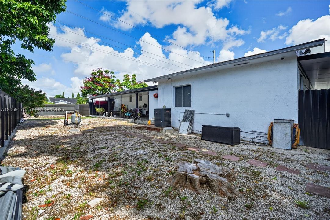 For Sale: $730,000 (5 beds, 3 baths, 2255 Square Feet)