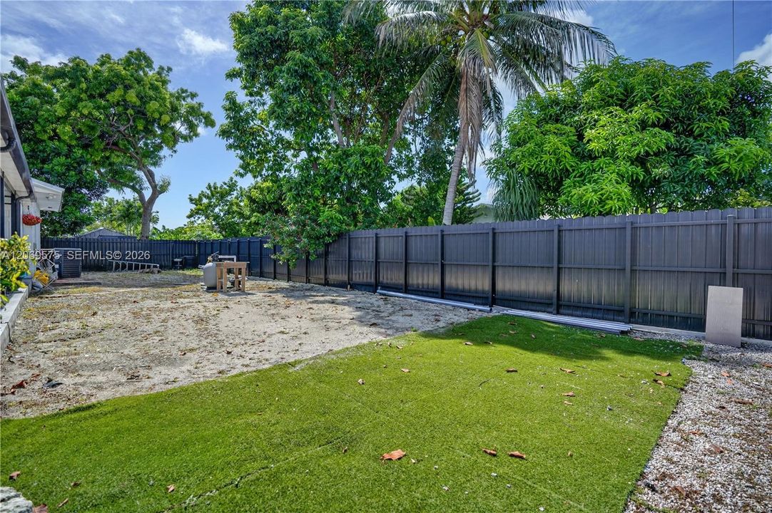For Sale: $730,000 (5 beds, 3 baths, 2255 Square Feet)