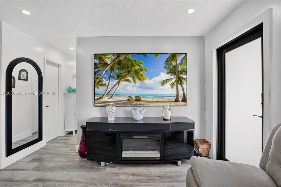For Sale: $730,000 (5 beds, 3 baths, 2255 Square Feet)