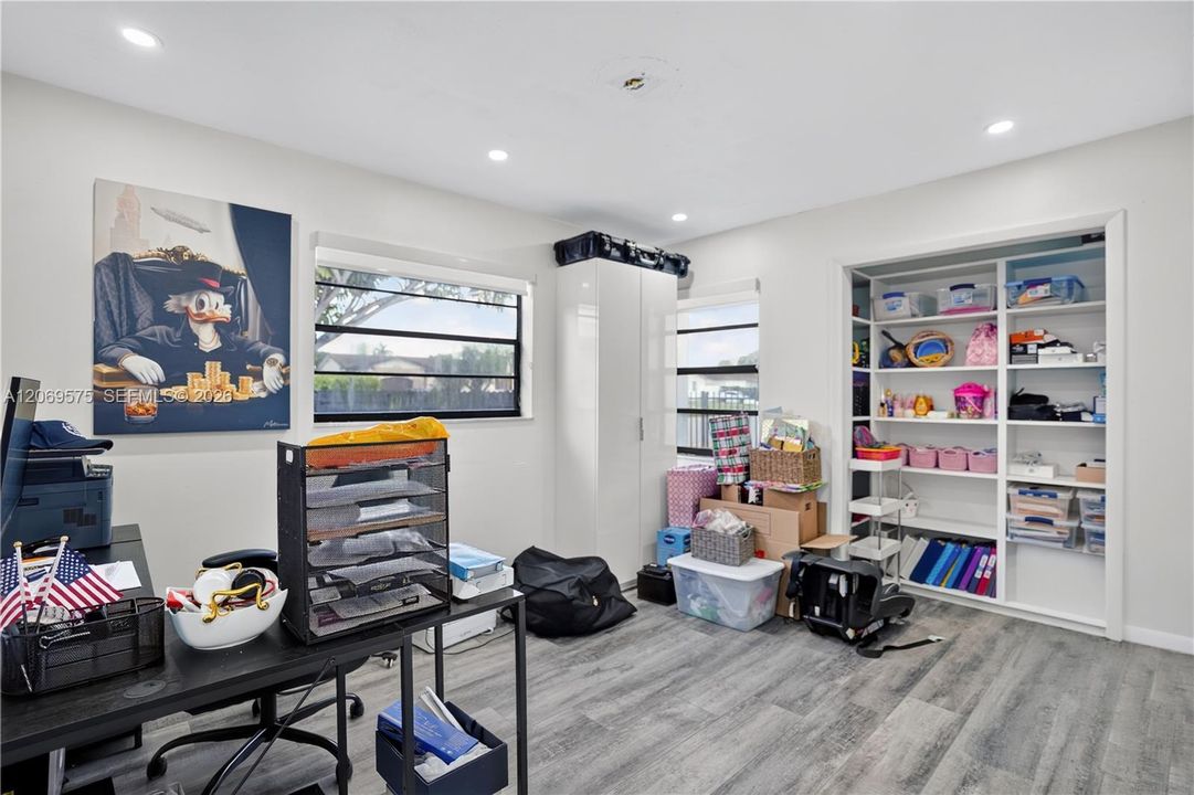 For Sale: $730,000 (5 beds, 3 baths, 2255 Square Feet)