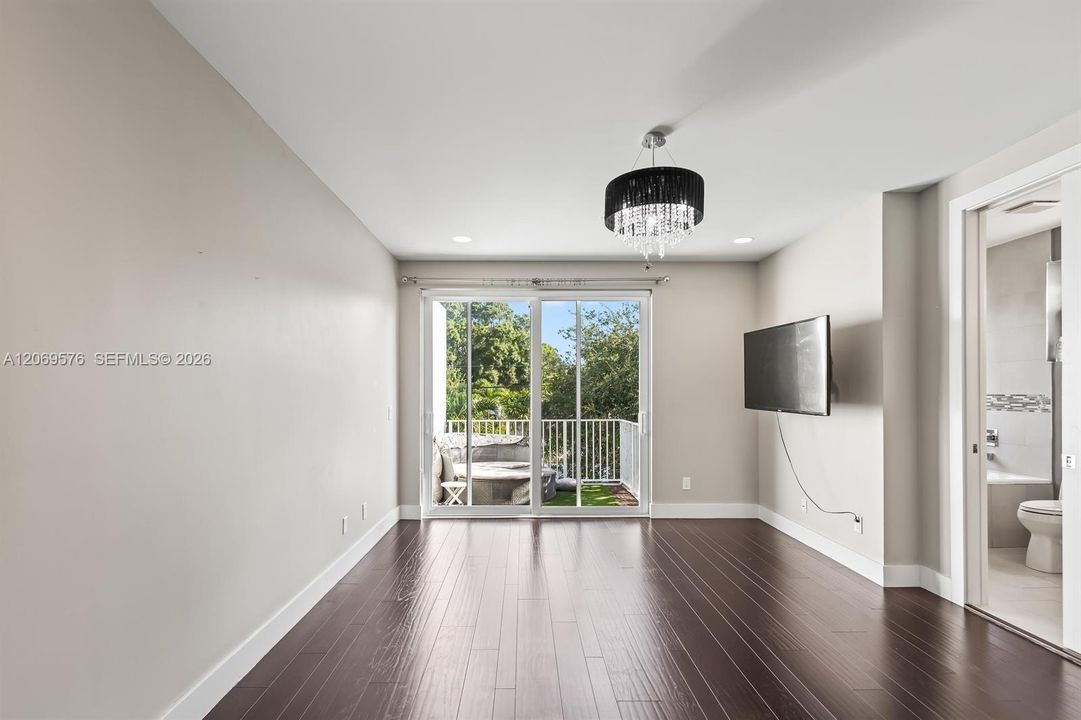 For Rent: $5,499 (3 beds, 2 baths, 2538 Square Feet)