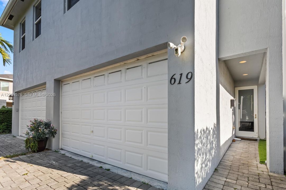 For Rent: $5,499 (3 beds, 2 baths, 2538 Square Feet)