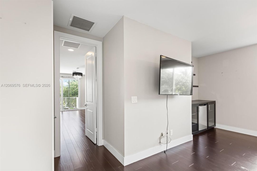 For Rent: $5,499 (3 beds, 2 baths, 2538 Square Feet)