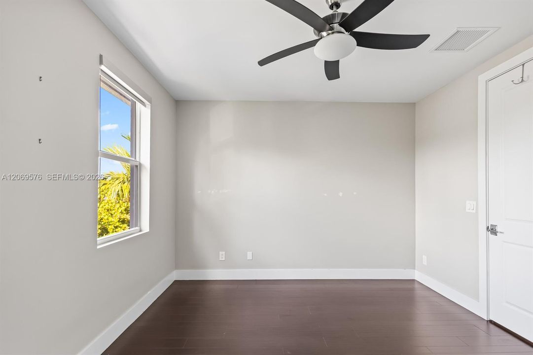 For Rent: $5,499 (3 beds, 2 baths, 2538 Square Feet)