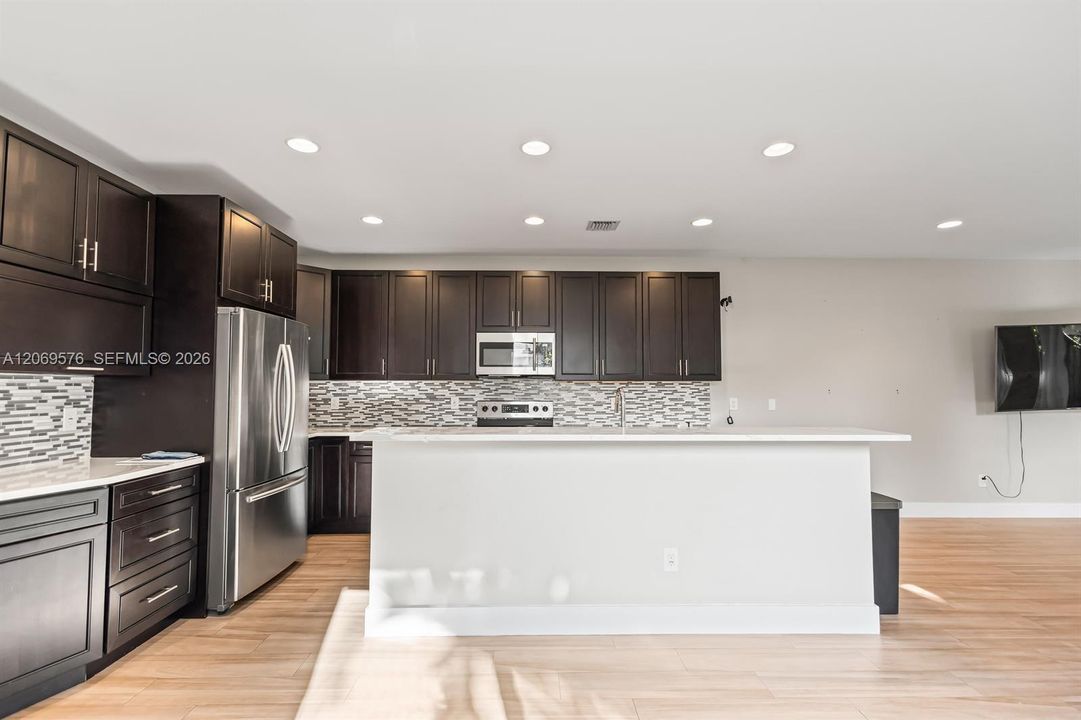 For Rent: $5,499 (3 beds, 2 baths, 2538 Square Feet)