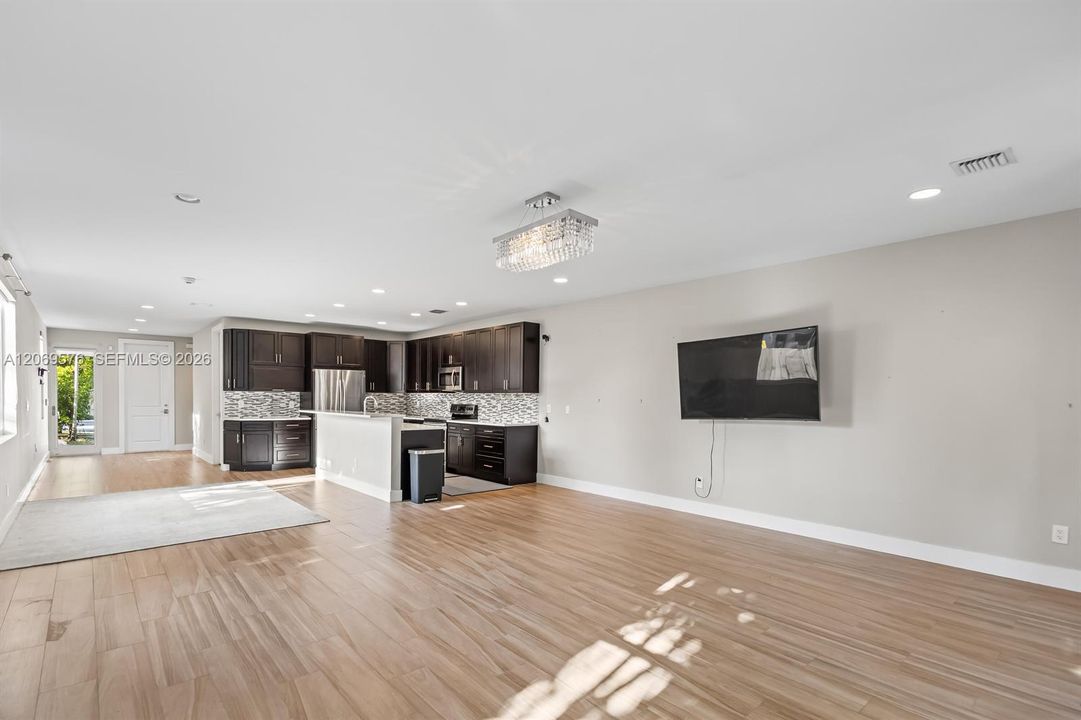 For Rent: $5,499 (3 beds, 2 baths, 2538 Square Feet)