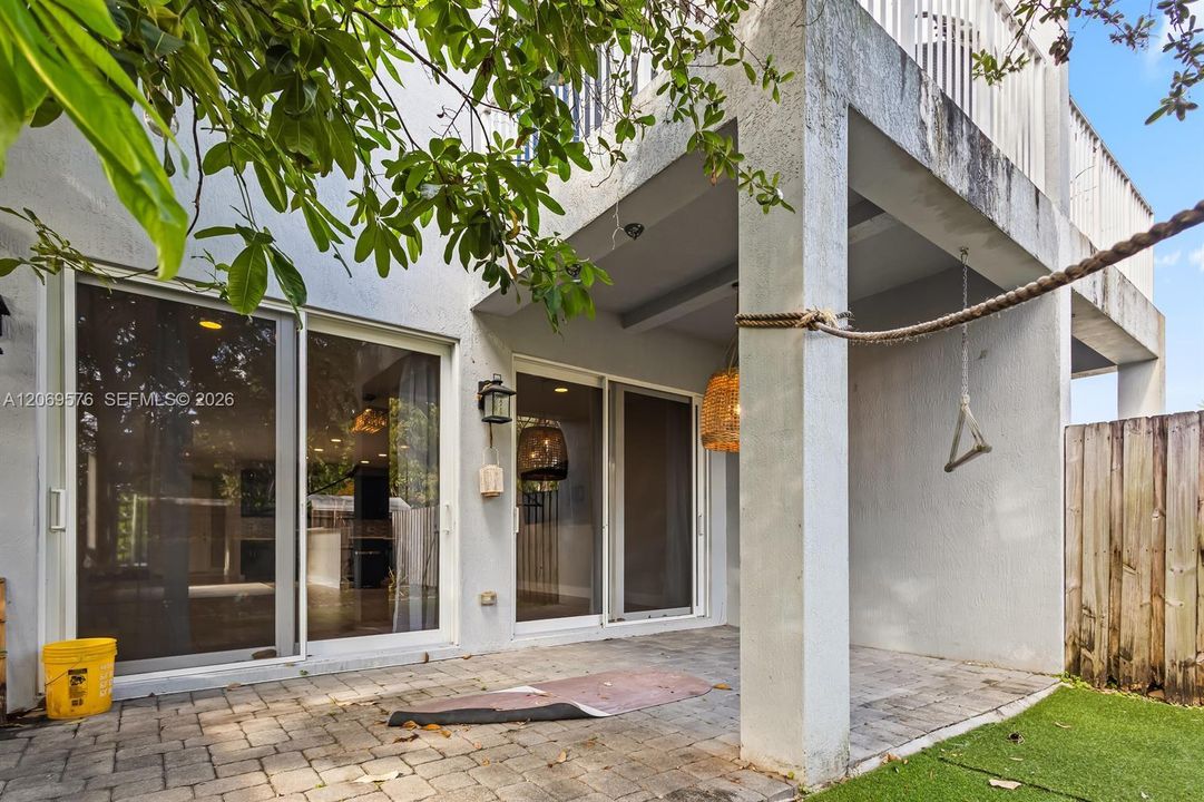 For Rent: $5,499 (3 beds, 2 baths, 2538 Square Feet)