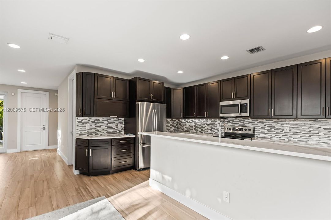 For Rent: $5,499 (3 beds, 2 baths, 2538 Square Feet)