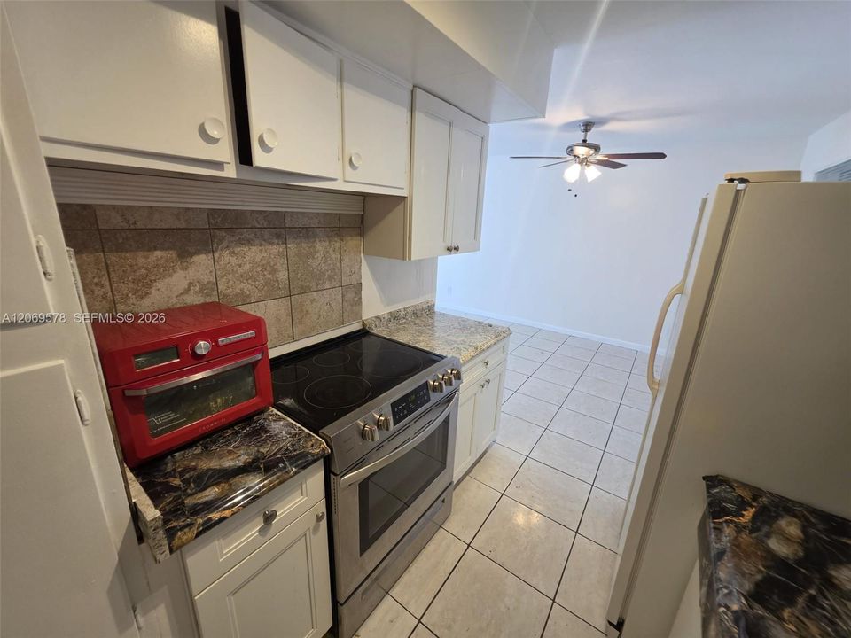 For Rent: $1,575 (1 beds, 1 baths, 550 Square Feet)