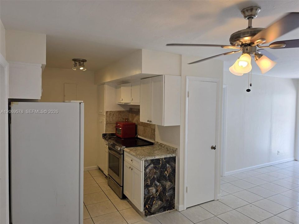 For Rent: $1,575 (1 beds, 1 baths, 550 Square Feet)