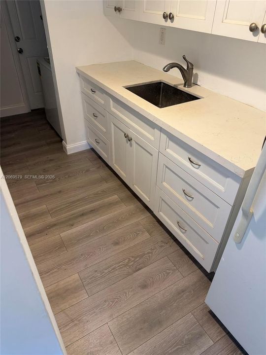 For Sale: $509,999 (2 beds, 1 baths, 964 Square Feet)
