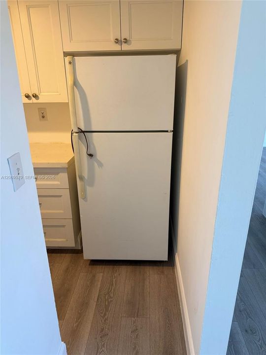 For Sale: $509,999 (2 beds, 1 baths, 964 Square Feet)