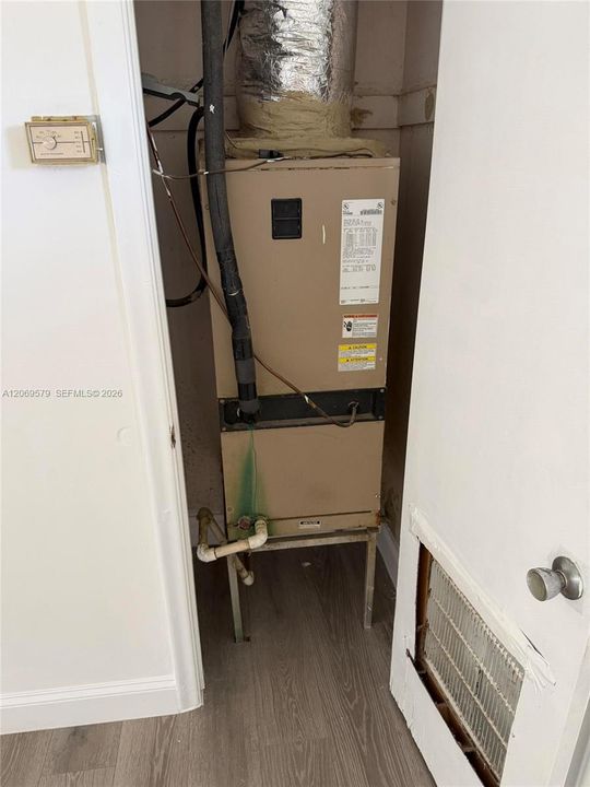 For Sale: $509,999 (2 beds, 1 baths, 964 Square Feet)