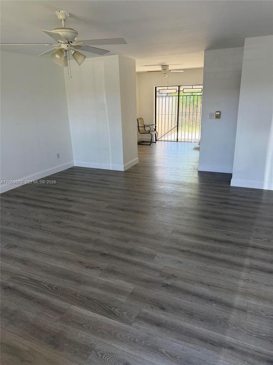 For Sale: $509,999 (2 beds, 1 baths, 964 Square Feet)