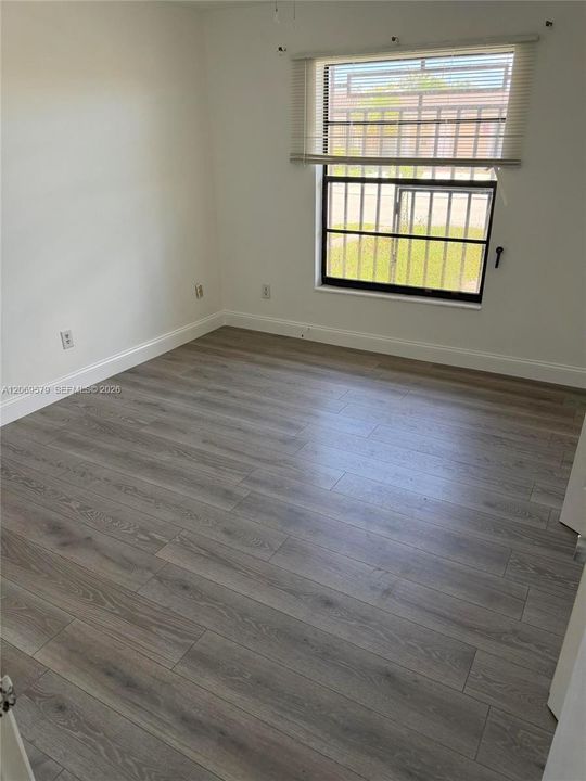 For Sale: $509,999 (2 beds, 1 baths, 964 Square Feet)