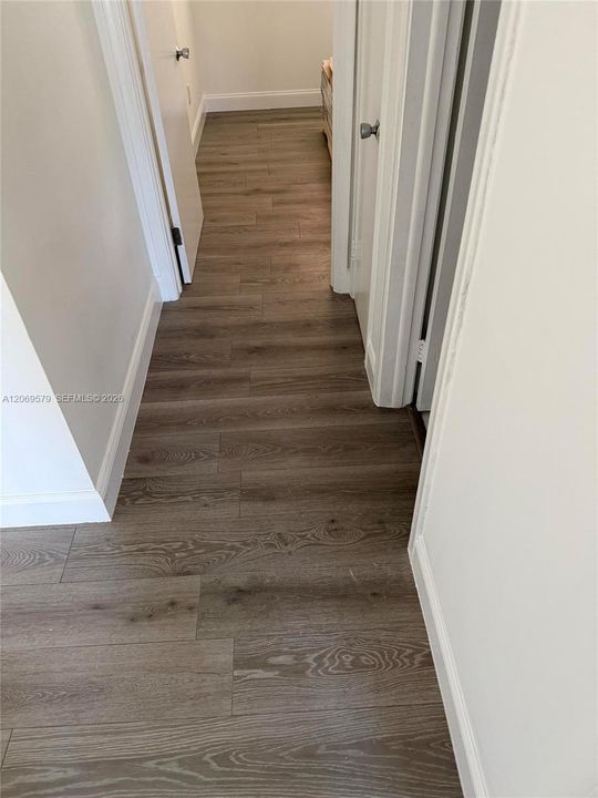 For Sale: $509,999 (2 beds, 1 baths, 964 Square Feet)