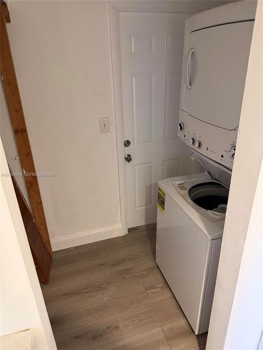For Sale: $509,999 (2 beds, 1 baths, 964 Square Feet)