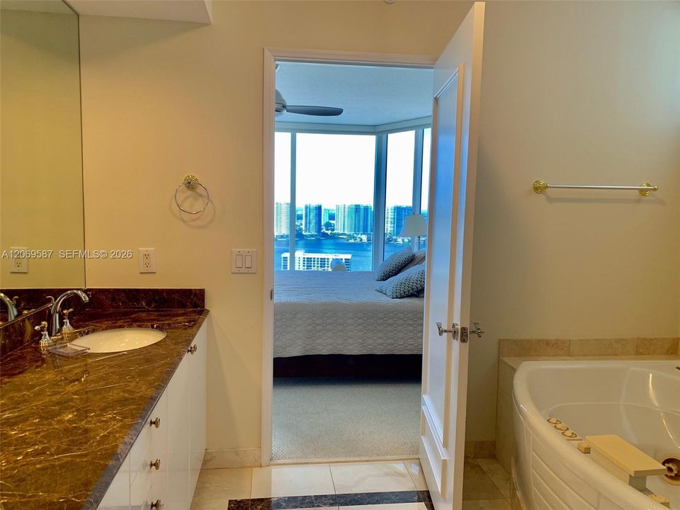 For Sale: $1,500,000 (2 beds, 2 baths, 1590 Square Feet)