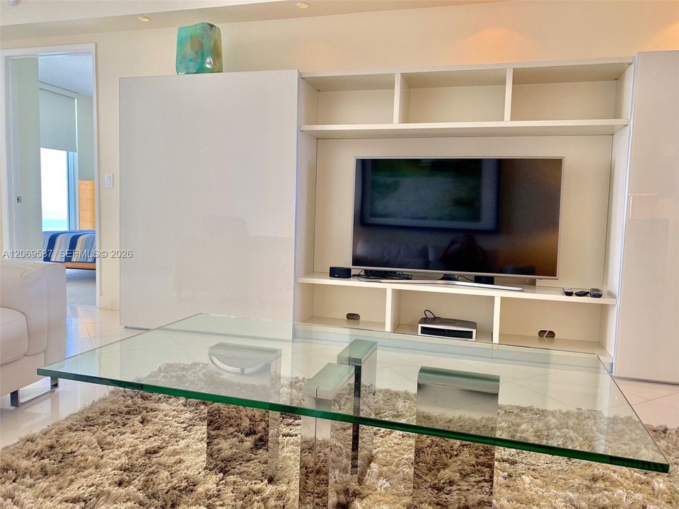 For Sale: $1,500,000 (2 beds, 2 baths, 1590 Square Feet)