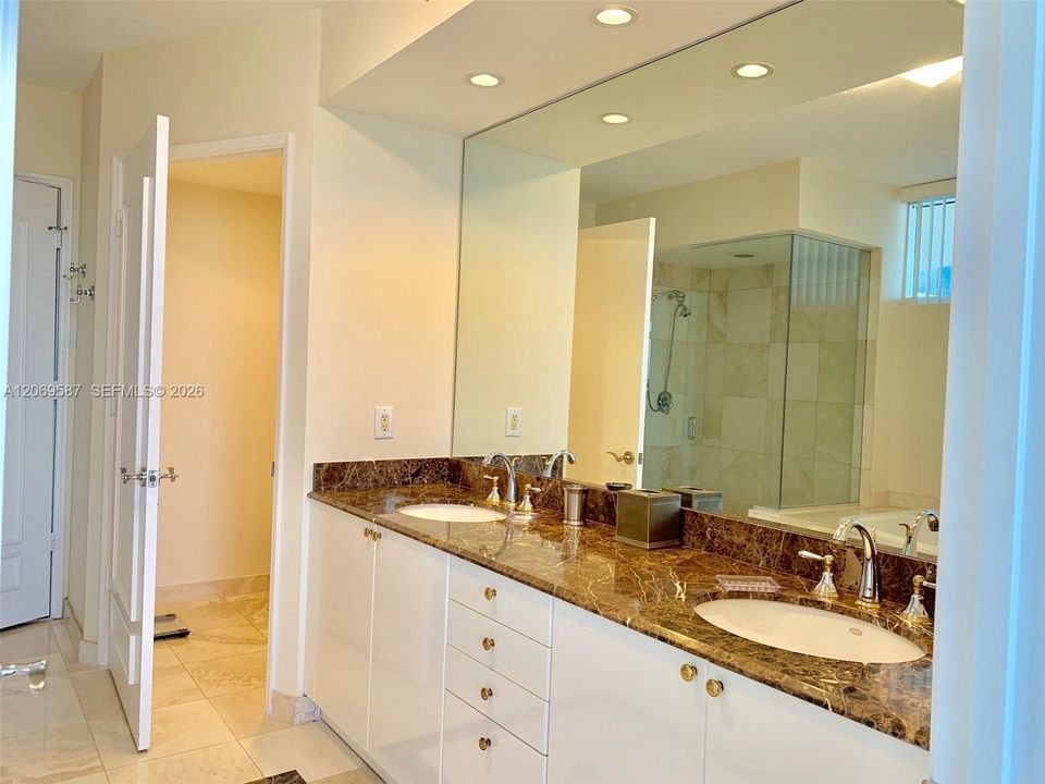 For Sale: $1,500,000 (2 beds, 2 baths, 1590 Square Feet)