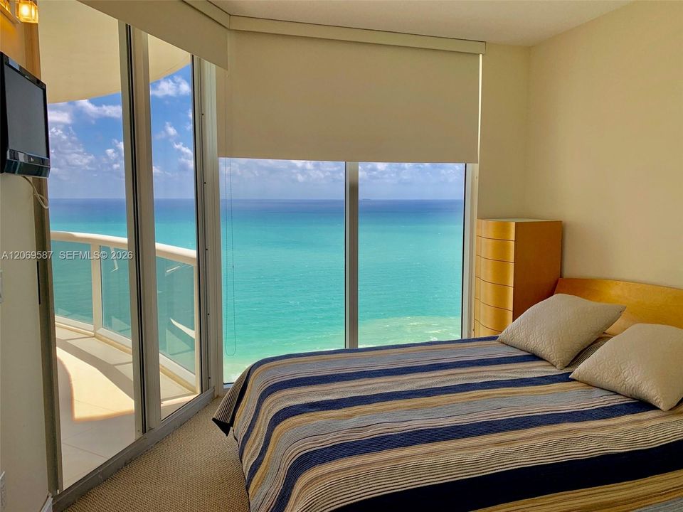 For Sale: $1,500,000 (2 beds, 2 baths, 1590 Square Feet)