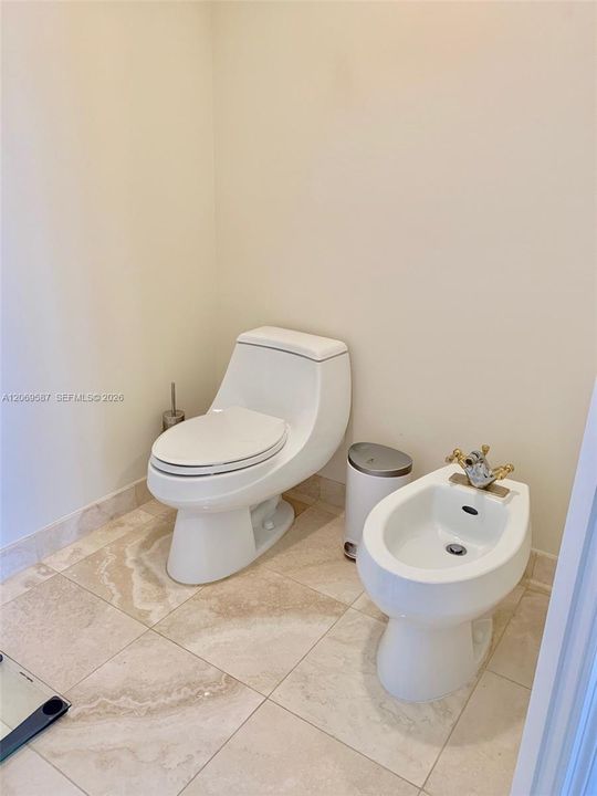 For Sale: $1,500,000 (2 beds, 2 baths, 1590 Square Feet)