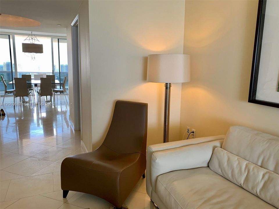 For Sale: $1,500,000 (2 beds, 2 baths, 1590 Square Feet)
