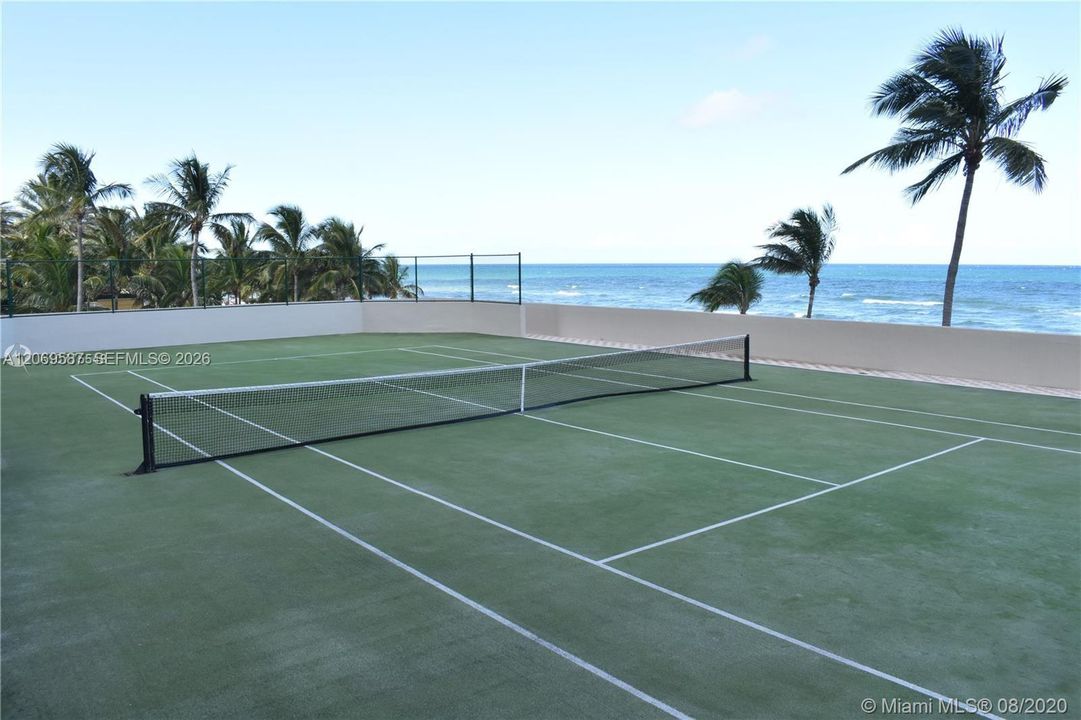 For Sale: $1,500,000 (2 beds, 2 baths, 1590 Square Feet)