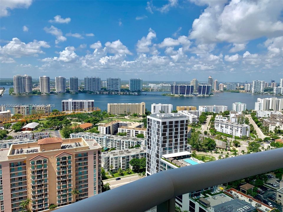 For Sale: $1,500,000 (2 beds, 2 baths, 1590 Square Feet)