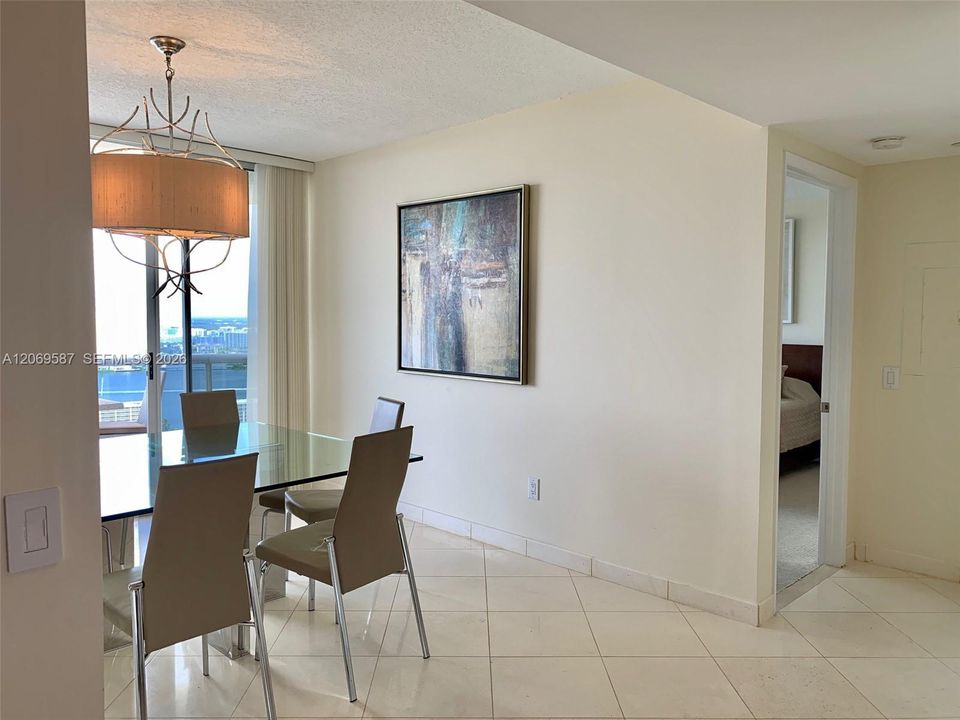For Sale: $1,500,000 (2 beds, 2 baths, 1590 Square Feet)