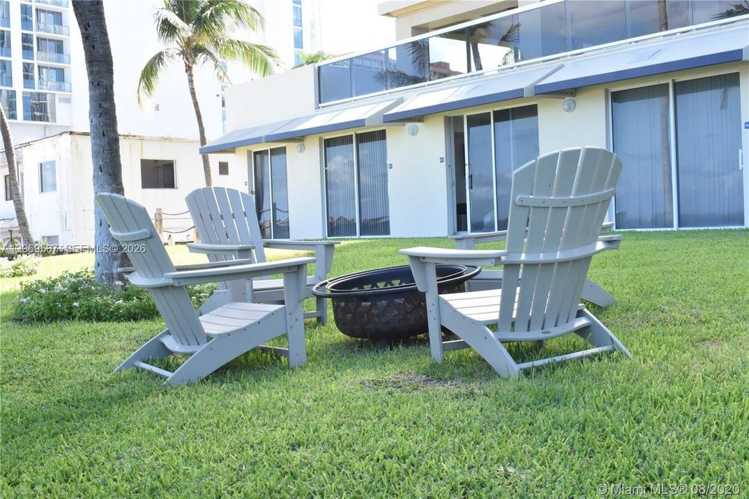 For Sale: $1,500,000 (2 beds, 2 baths, 1590 Square Feet)
