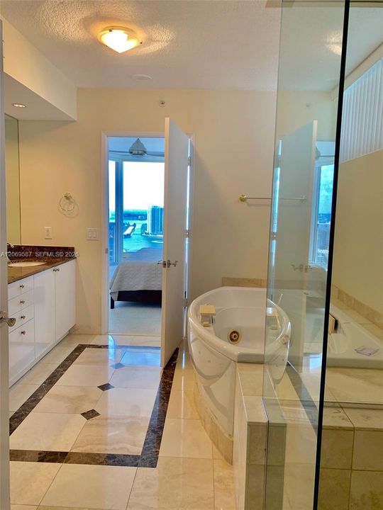 For Sale: $1,500,000 (2 beds, 2 baths, 1590 Square Feet)