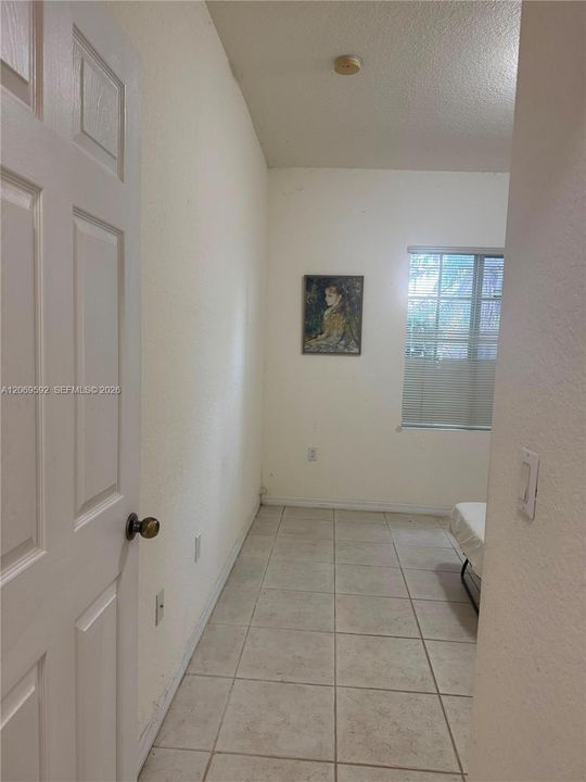 For Rent: $1,100 (1 beds, 1 baths, 400 Square Feet)